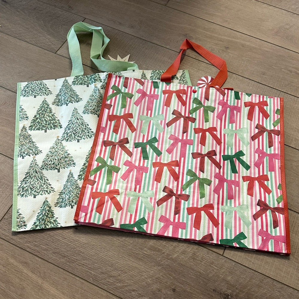 Homegoods TJMaxx Marshalls Viral Christmas Tree & Bow Print Tote Bags Set of 2